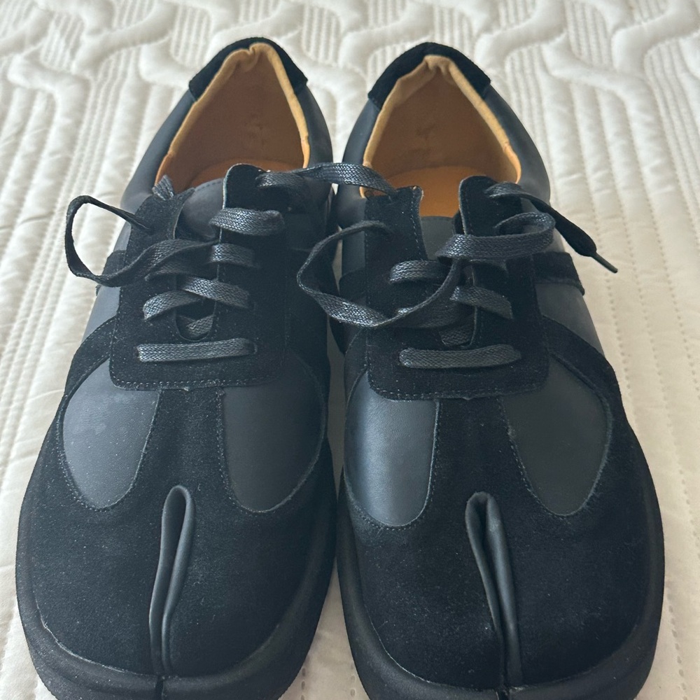 New - Men's Black Split-Toe Lace-Up Sneakers